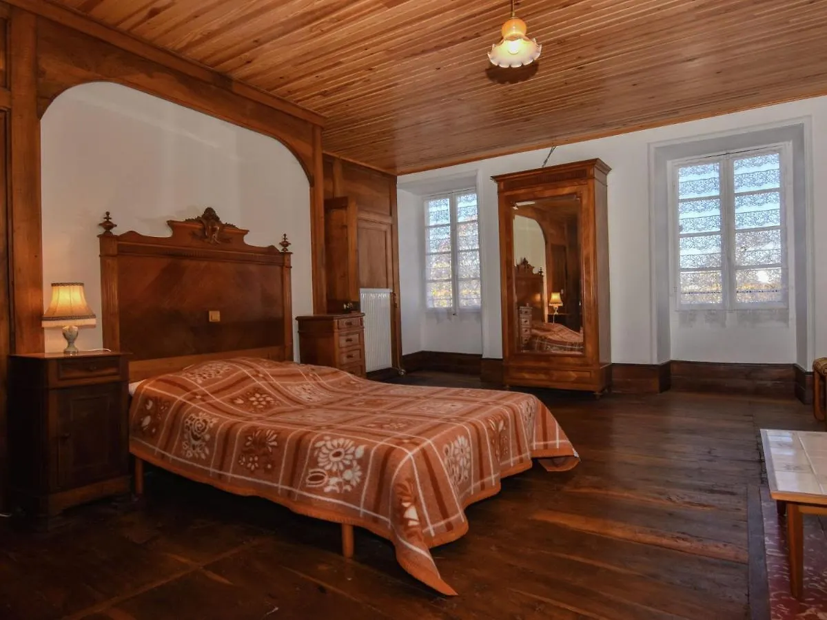 Beautiful Holiday Home Near The Forest Montfaucon  0*, Montfaucon (Lot)